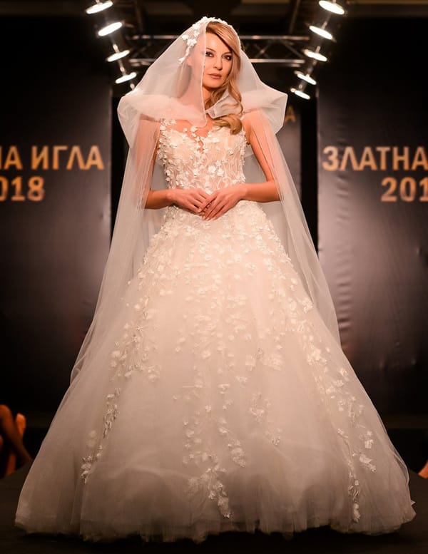 АКАДЕМИЯТА ЗА МОДА ПРИСЪДИ „ЗЛАТНА ИГЛА 2018“